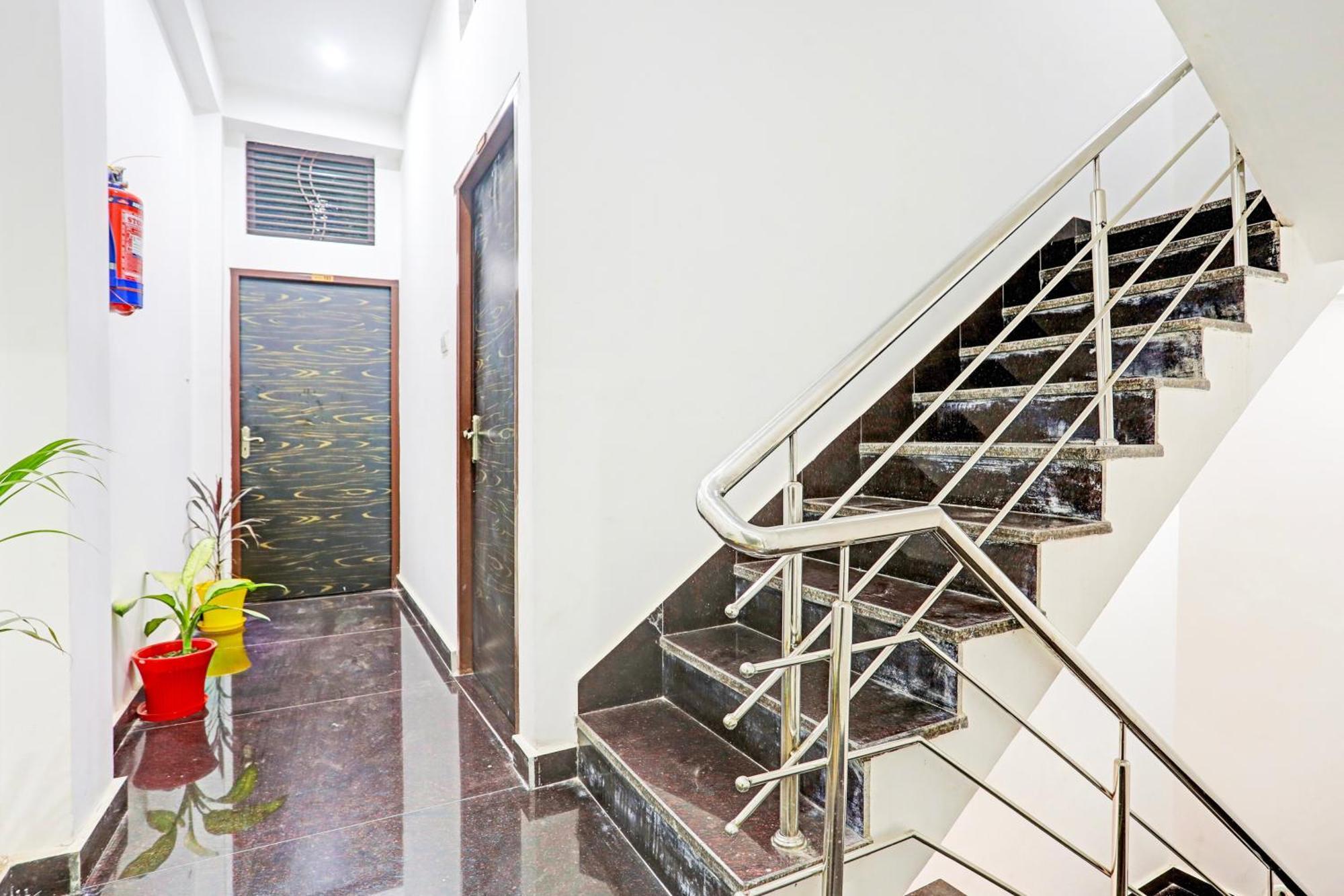 Hotel O The Maruti Paying Guest House Varanasi Exterior photo